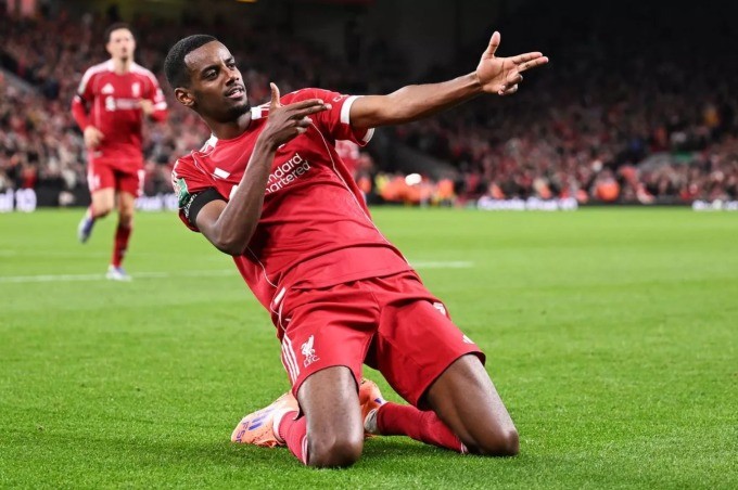 Alexander Isak mừng bàn mở tỷ số cho Liverpool. bong-da-3.jpg