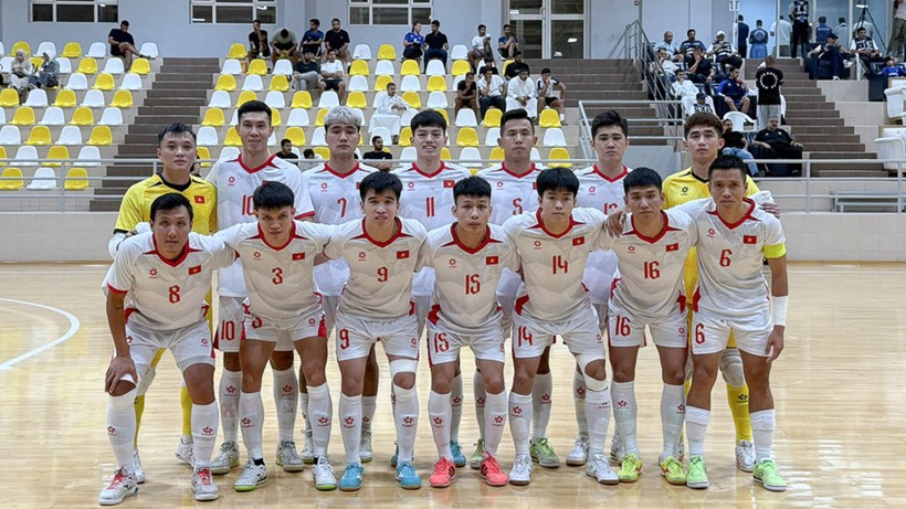 Các cầu thủ đội tuyển futsal Việt Nam tập huấn tại Kuwait. fulsan.jpg