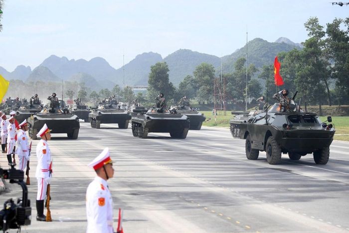 Điểm nhấn nổi bật trong buổi tổng hợp luyện là sự xuất hiện của hệ thống vũ khí, khí tài hiện đại, từ các loại xe tăng, xe thiết giáp, tên lửa, pháo binh, radar... Điểm nhấn nổi bật trong buổi tổng hợp luyện là sự xuất hiện của hệ thống vũ khí, khí tài hiện đại, từ các loại xe tăng, xe thiết giáp, tên lửa, pháo binh, radar...