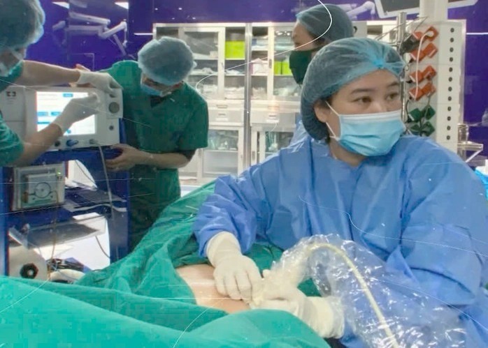 Bác sĩ Bệnh viện 19-8 thực hiện điều trị ca bệnh ung thư. ung-thu-gan-1610.jpg