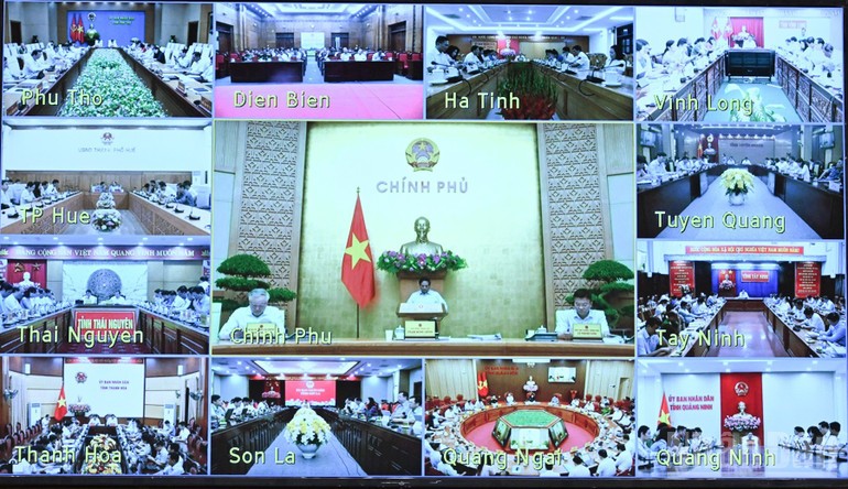 Phiên họp Chính phủ thường kỳ tháng 7 được truyền trực tuyến tới 34 tỉnh, thành phố trực thuộc Trung ương. Phiên họp Chính phủ thường kỳ tháng 7 được truyền trực tuyến tới 34 tỉnh, thành phố trực thuộc Trung ương.
