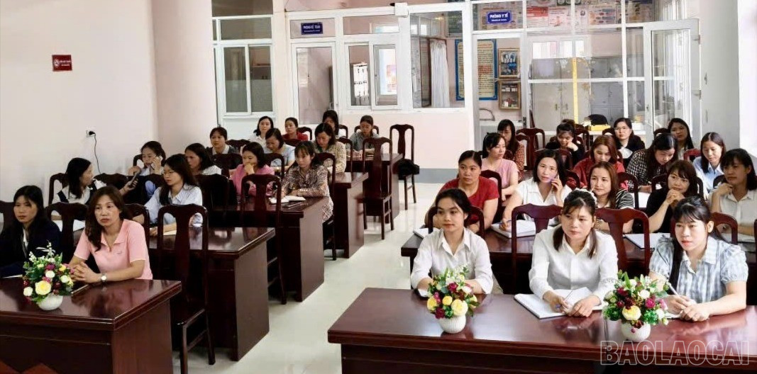Hội nghị giúp giáo viên mầm non nâng cao chuyên môn. baolaocai-br-z6888065564473-4f547d60d12e08e61ec6b967d2086610.jpg
