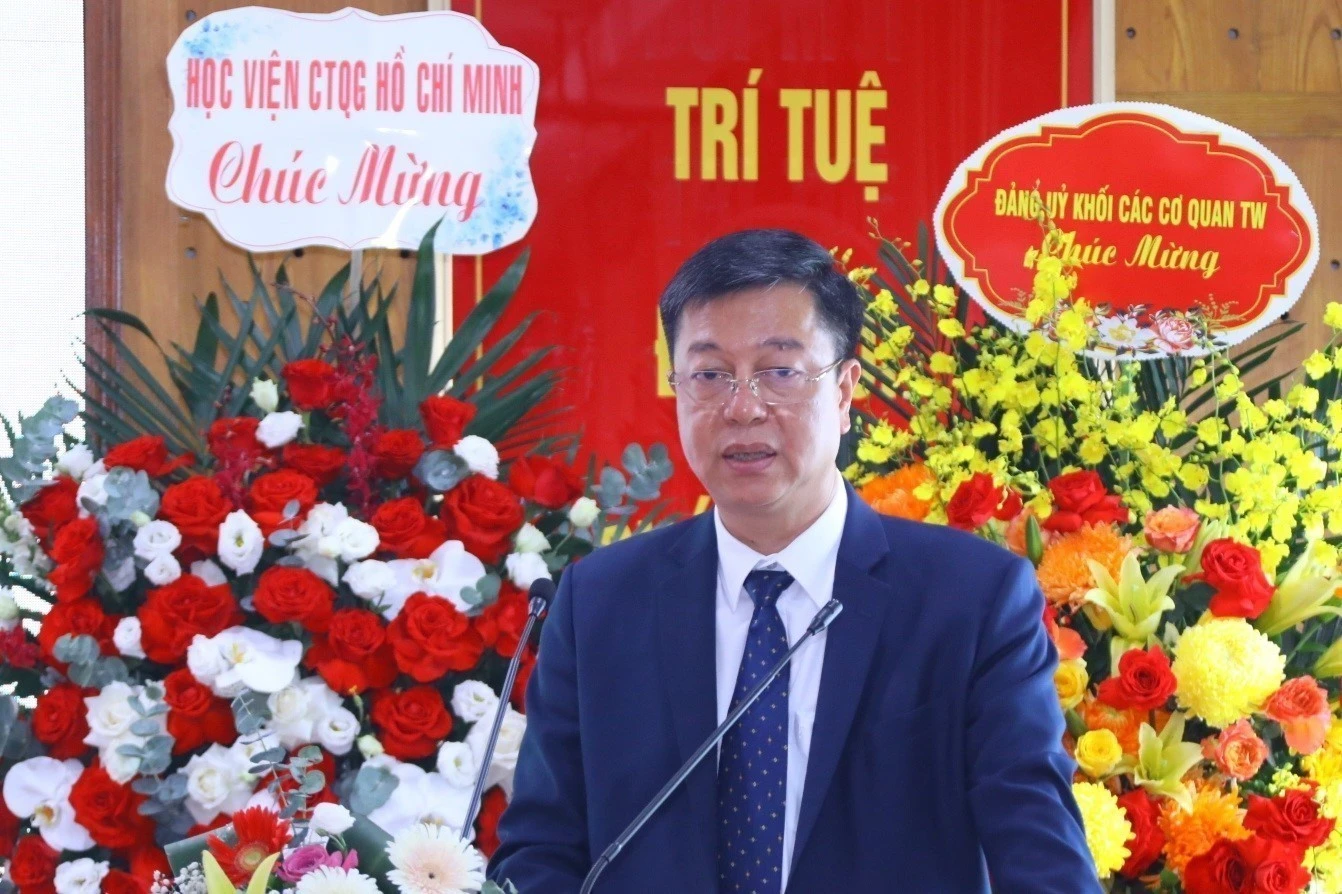Phó Giáo sư-Tiến sỹ Vũ Trọng Lâm, Giám đốc-Tổng Biên tập Nhà xuất bản Chính trị quốc gia Sự thật.