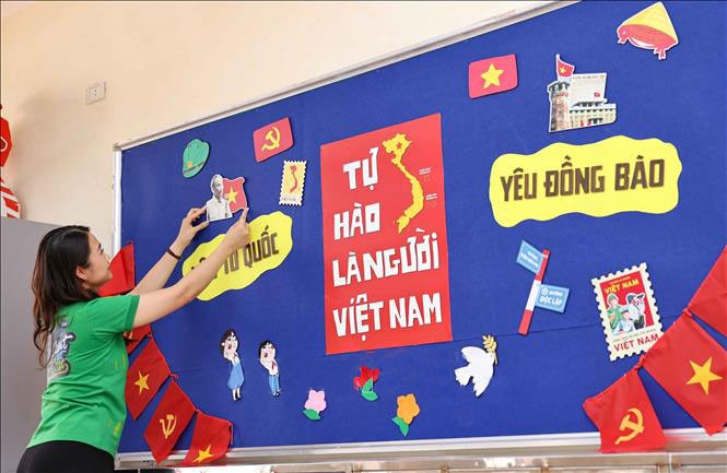 Những tấm bảng trong lớp học được trang trí bắt mắt, sinh động chào đón học sinh trong ngày khai giảng. khai-giang-050925.jpg