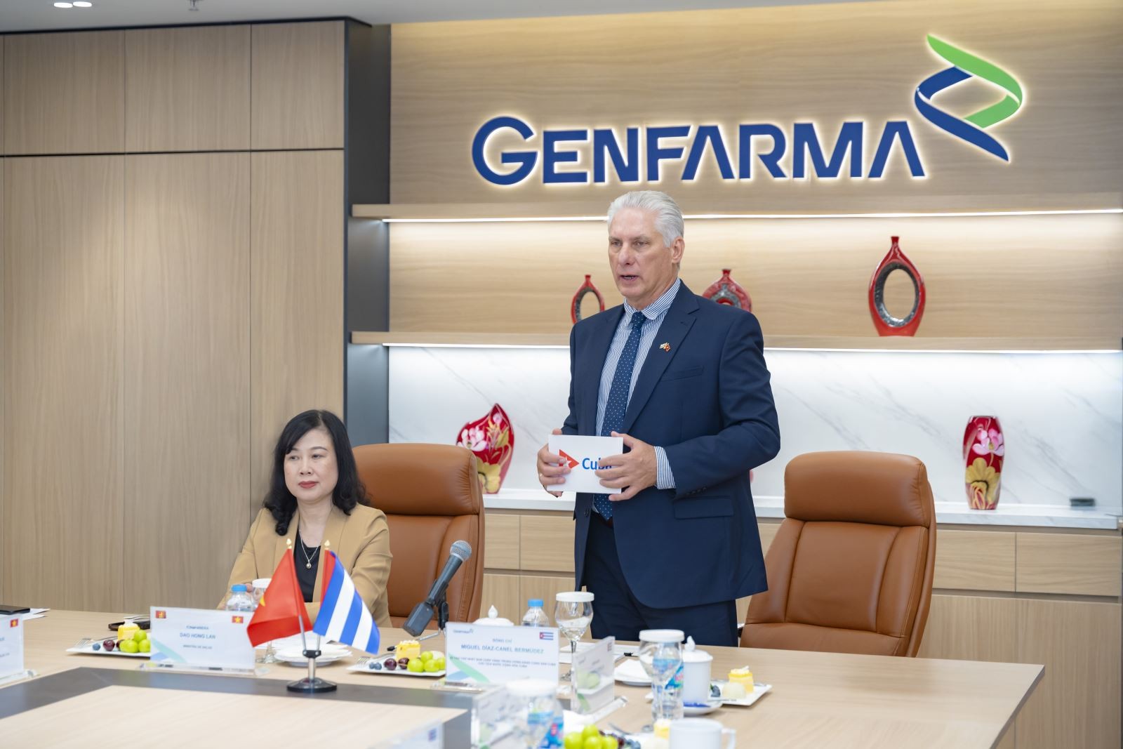 Ngài Miguel Díaz-Canel, Bí thư Thứ nhất Đảng Cộng sản Cuba, Chủ tịch nước Cộng hòa Cuba, phát biểu. Ngài Miguel Díaz-Canel, Bí thư Thứ nhất Đảng Cộng sản Cuba, Chủ tịch nước Cộng hòa Cuba, phát biểu.