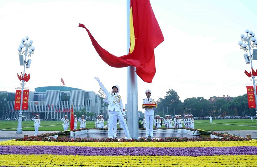 Nghi lễ thượng cờ tại Quảng trường Ba Đình. thuong-co.jpg