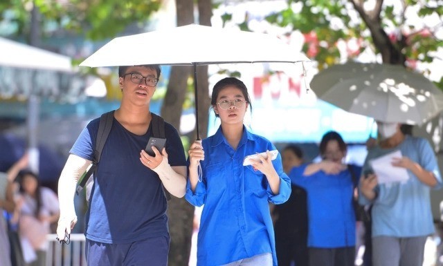 Thí sinh tham dự kỳ thi tốt nghiệp THPT 2025 tại Hà Nội. 14-7-truong-mien-hoc-phi-1265.jpg