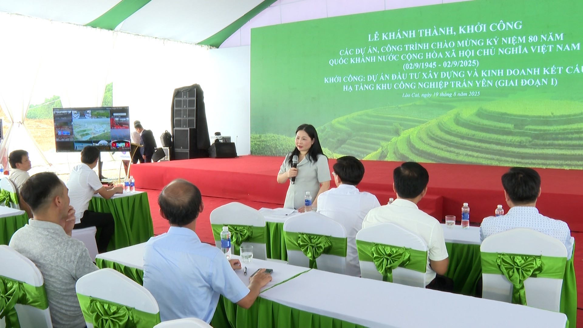 Đồng chí Vũ Thị Hiền Hạnh - Phó Chủ tịch UBND tỉnh phát biểu tại buổi tổng duyệt chương trình. anh-1.jpg