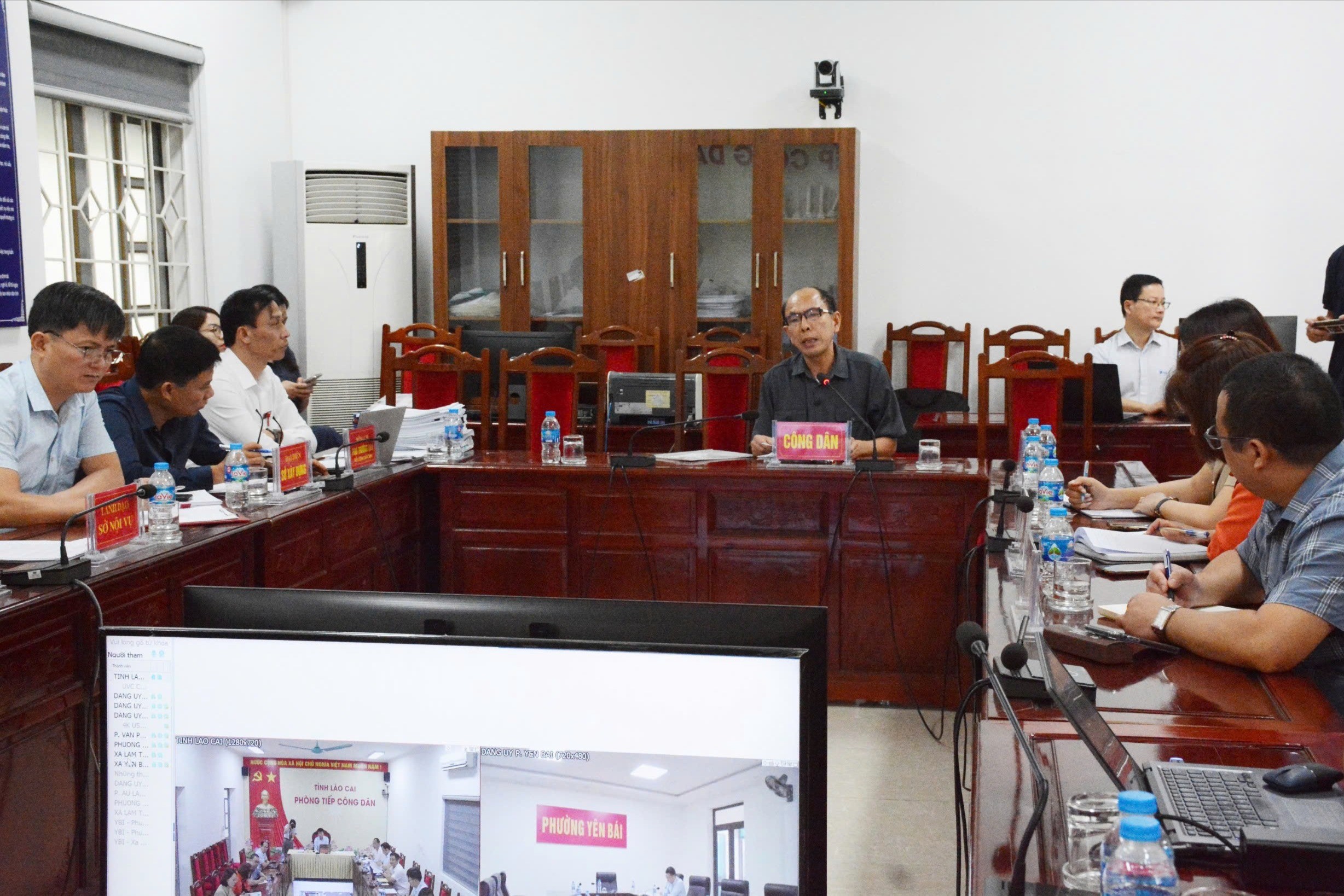 Công dân được tiếp tại buổi làm việc z7118560168333-8310d856429fadf03bd429063122b8b6-5914.jpg
