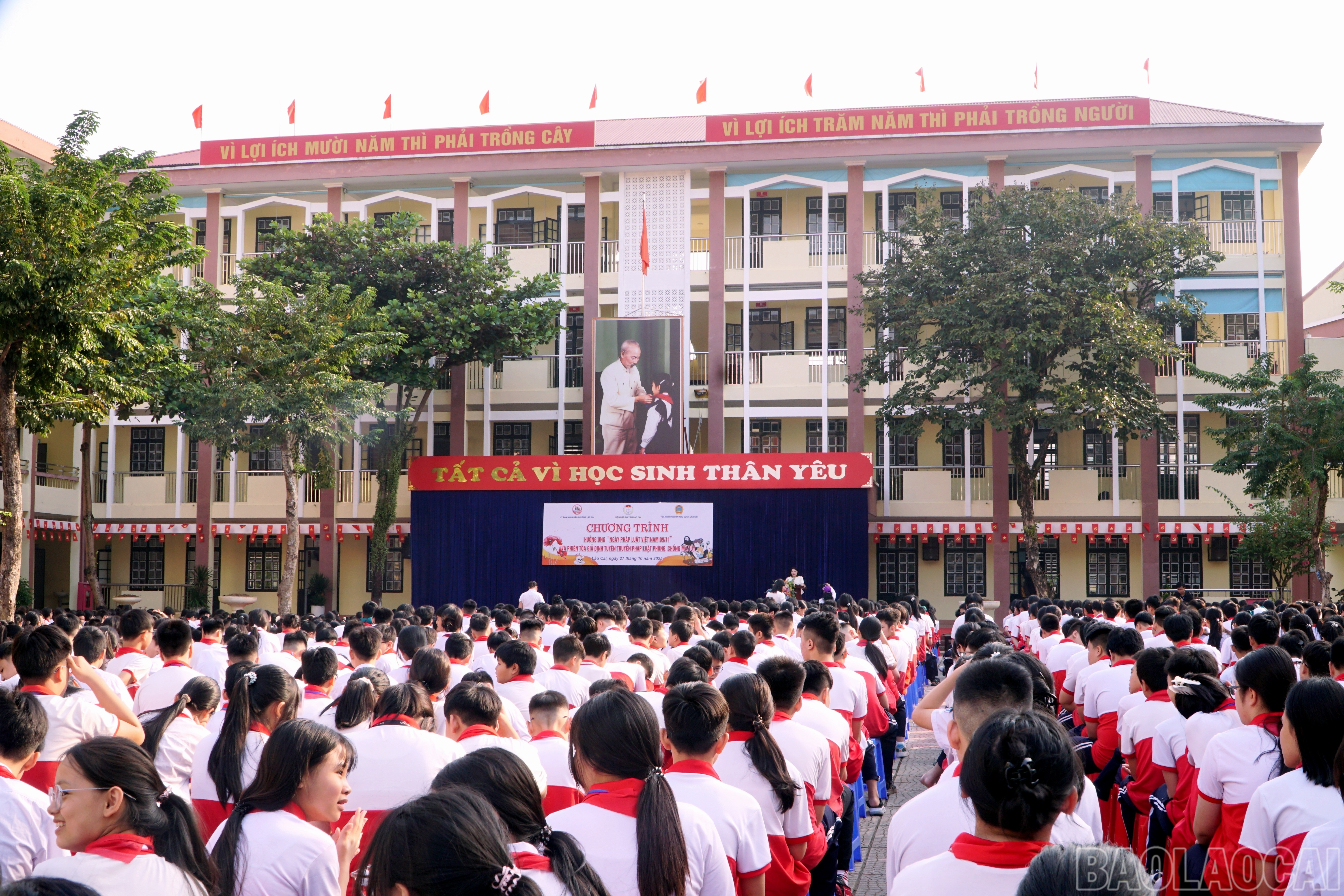 Quang cảnh chương trình. baolaocai-br_img-20251027-105049.jpg