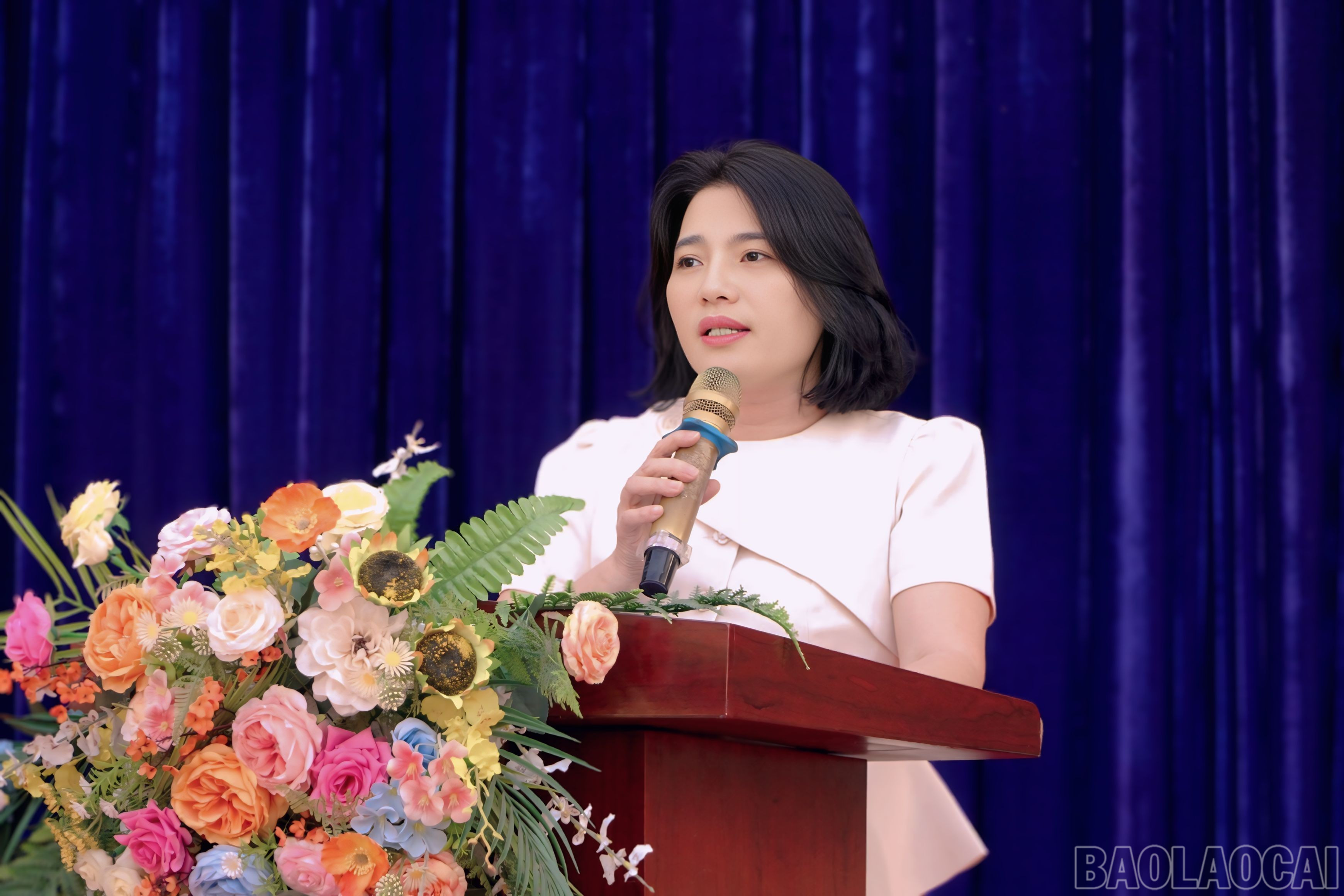 Bà Trần Thị Thùy Dung - Phó Chủ tịch UBND phường Lào Cai phát biểu khai mạc chương trình. baolaocai-br_1761537218641.jpg