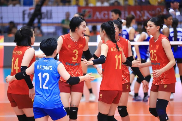 Tuyển Việt Nam thừa thắng xông lên, thắng gọn gàng cả ba ván. Tuyển Việt Nam thừa thắng xông lên, thắng gọn gàng cả ba ván.