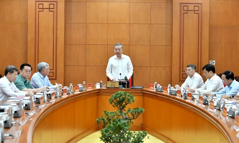 Tổng Bí thư Tô Lâm làm việc với Tiểu ban Điều lệ Đảng. (Ảnh: ĐĂNG KHOA)