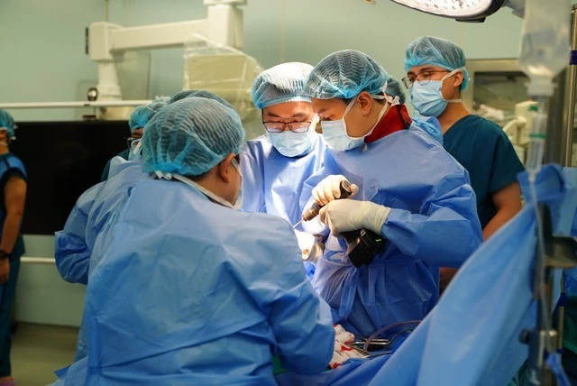 Ca phẫu thuật của Nguyễn Xuân Son diễn ra hơn 1 giờ đồng hồ. Ảnh: Bệnh viện cung cấp