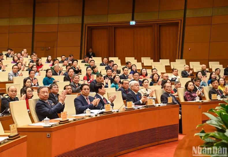 Các đồng chí lãnh đạo Đảng, Nhà nước và các đại biểu Quốc hội dự phiên khai mạc Kỳ họp thứ 8, Quốc hội khóa XV. (Ảnh: DUY LINH)