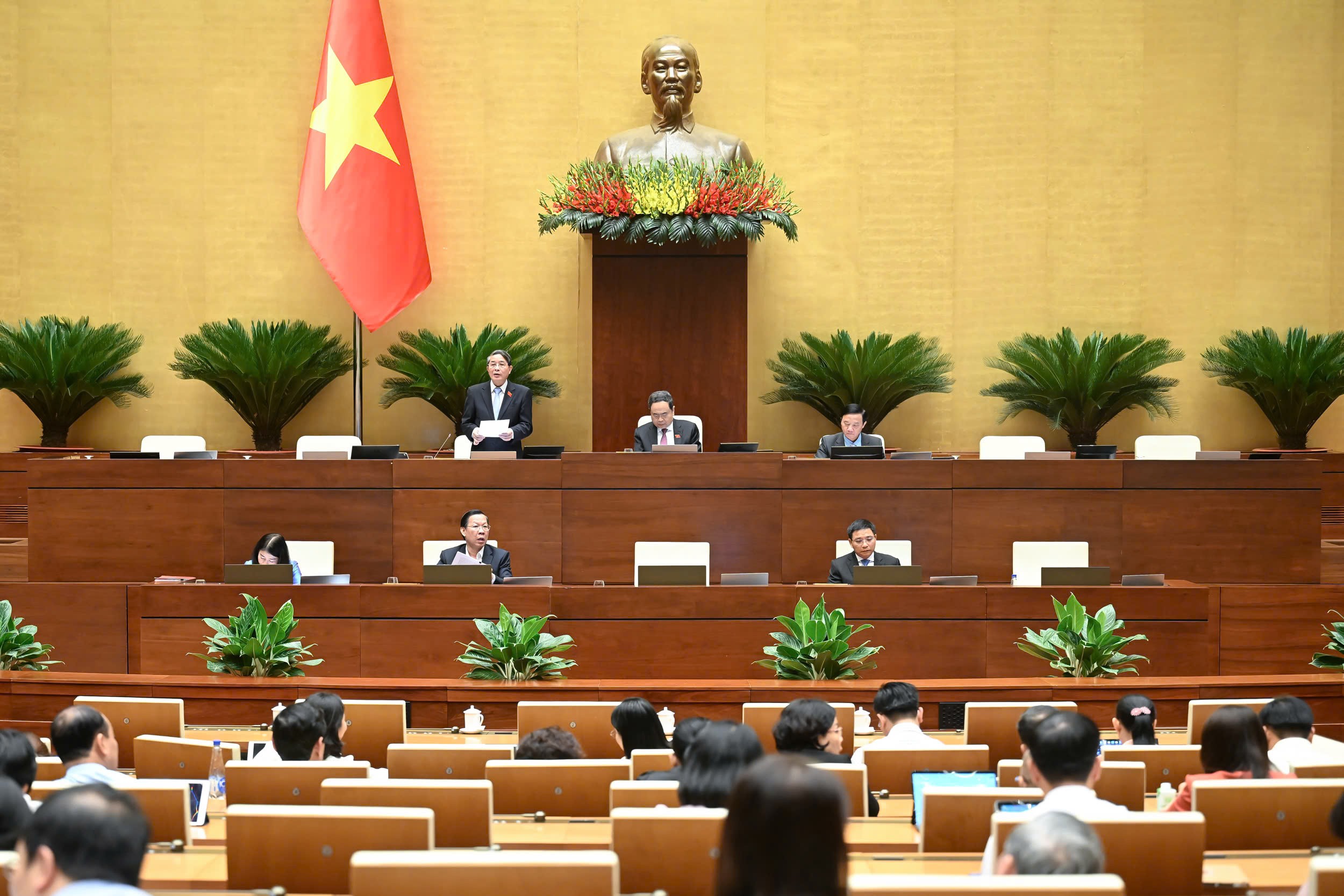 Phó Chủ tịch Quốc hội Nguyễn Đức Hải điều hành nội dung phiên họp chiều 11/6. 110620250707-202506111643150032-gen-h-z6694759581062-28fa363233b1b0c69444199d9a6f202e.jpg