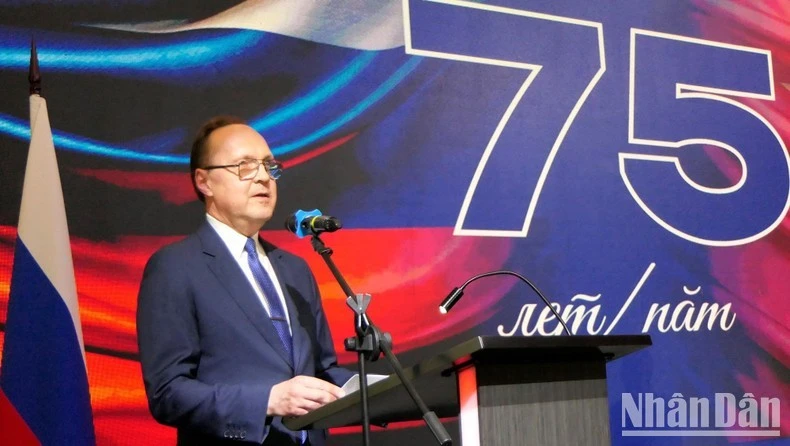 Đại sứ Liên bang Nga tại Việt Nam Gennady Bezdetko phát biểu tại lễ kỷ niệm