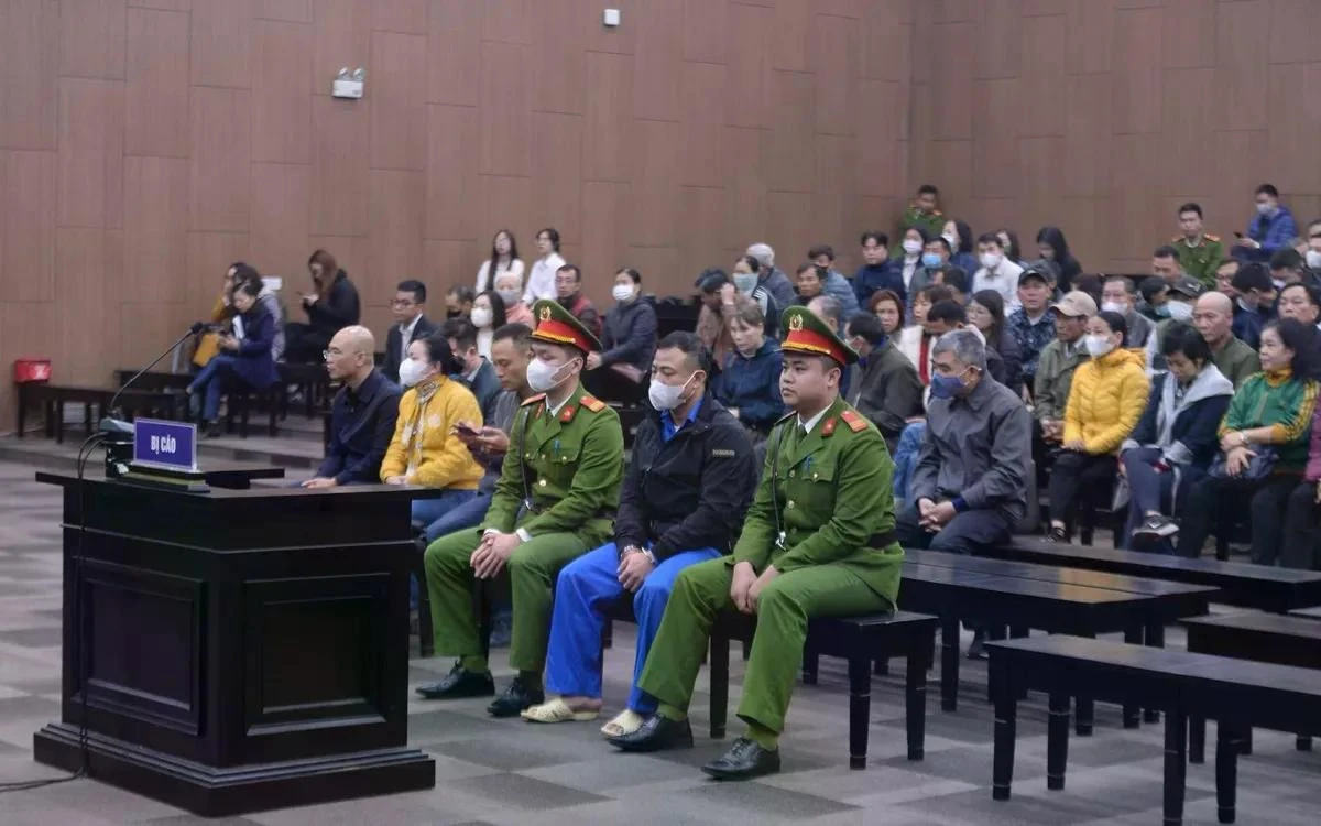 Bị cáo Nghiêm Quang Minh (chủ chung cư mini bị cháy) tại phiên toà sơ thẩm. Ảnh: Phùng Anh