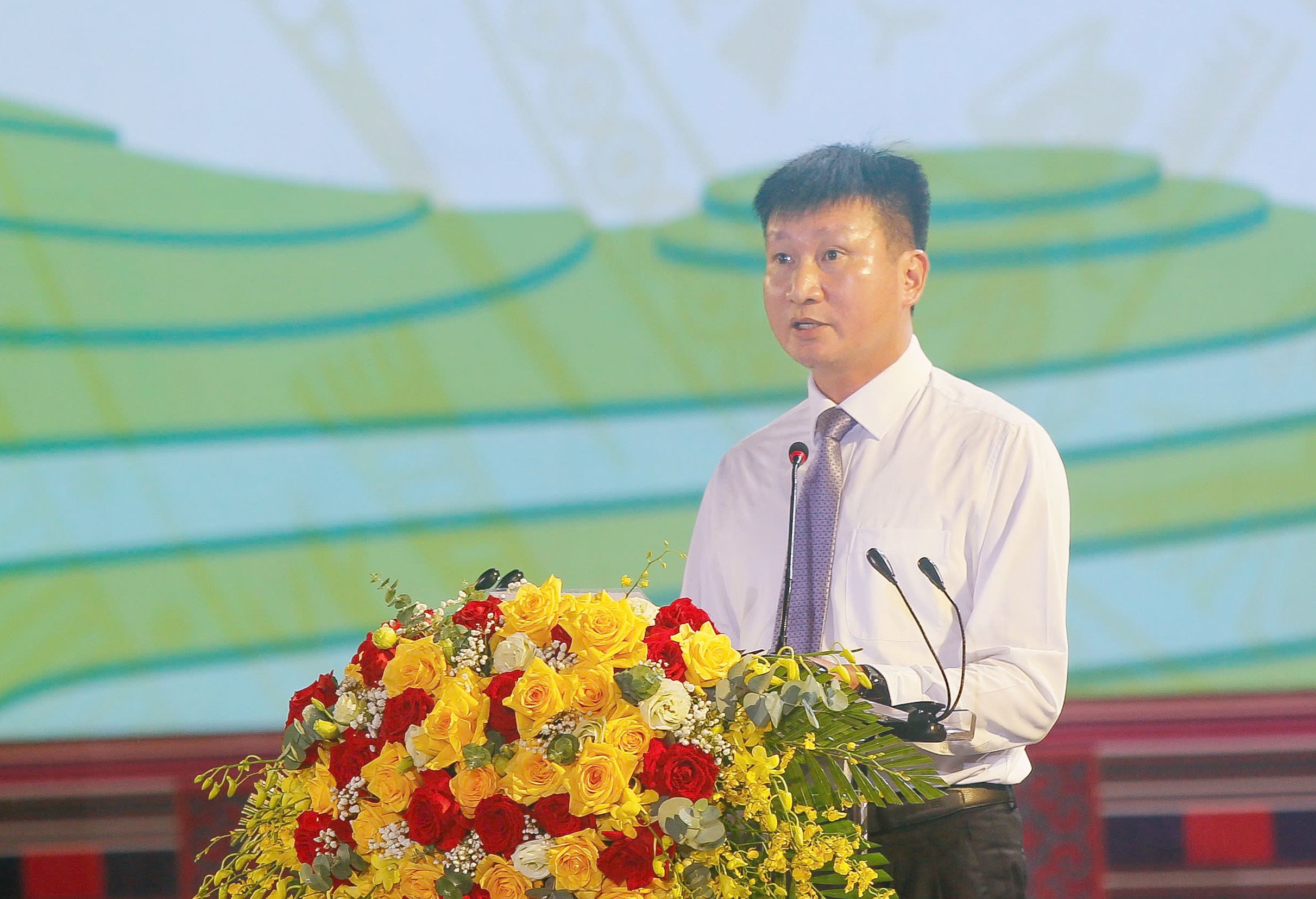 Đồng chí Bí thư Tỉnh ủy Yên Bái Trần Huy Tuấn phát biểu khai mạc. yb1.jpg
