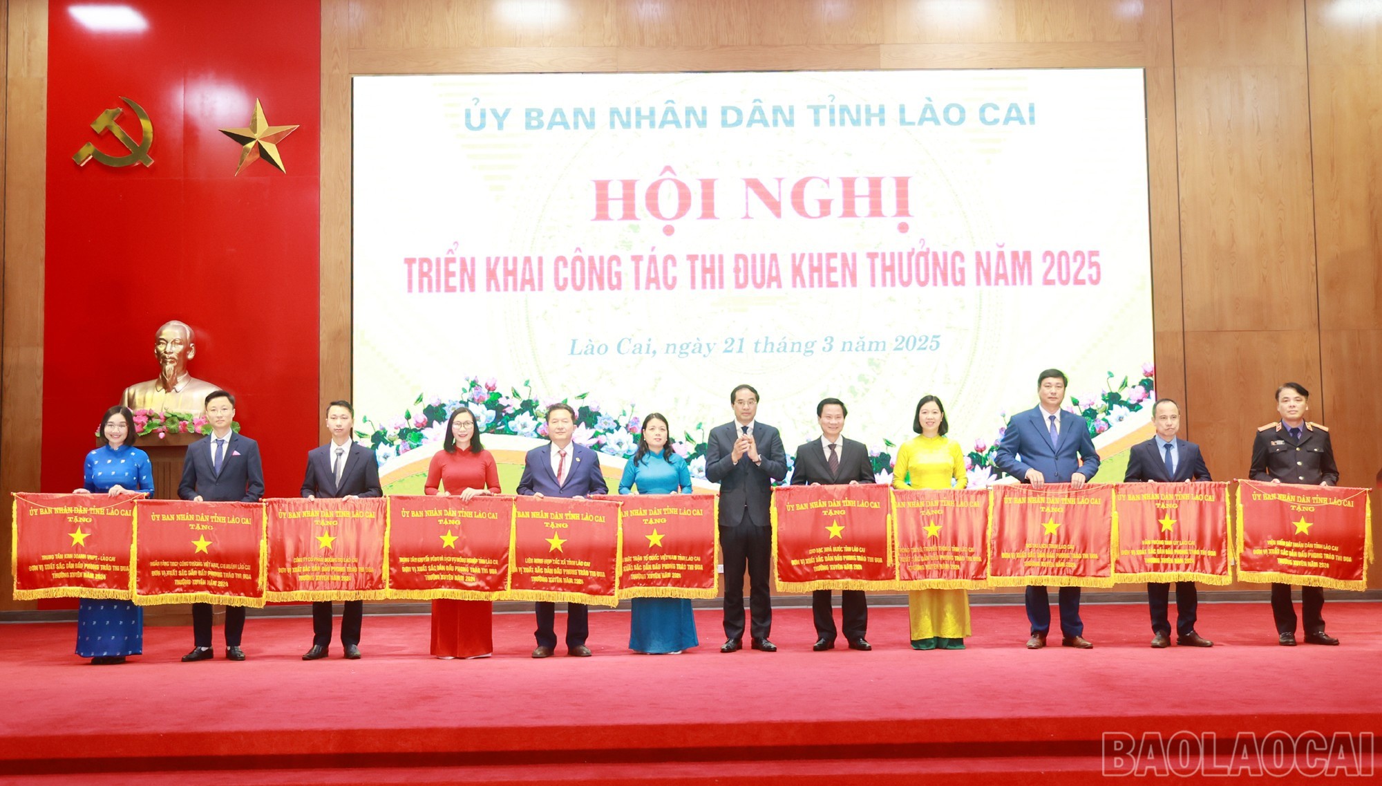 UBND tỉnh tặng Cờ thi đua xuất sắc năm 2024 cho các tập thể tiêu biểu. 13.jpg