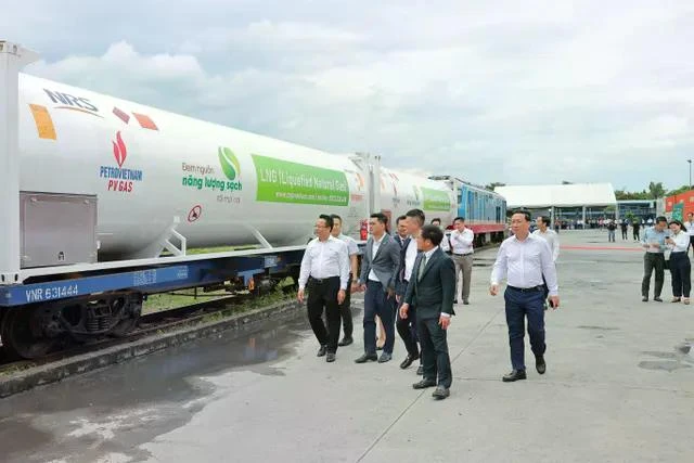 Dự kiến chuyến tàu chở theo 16 bồn chứa ISO Tank (khoảng 300 tấn LNG hoá lỏng) sẽ dừng ở ga Đông Anh, Hà Nội vào ngày 9/9.