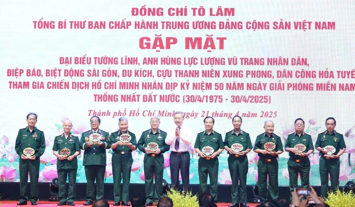 Tổng Bí thư nhấn mạnh: Thế hệ hôm nay và mai sau mãi mãi tri ân, khắc ghi công lao trời biển của Đảng, của Bác Hồ, của hàng triệu chiến sĩ, Anh hùng liệt sĩ và các tầng lớp nhân dân