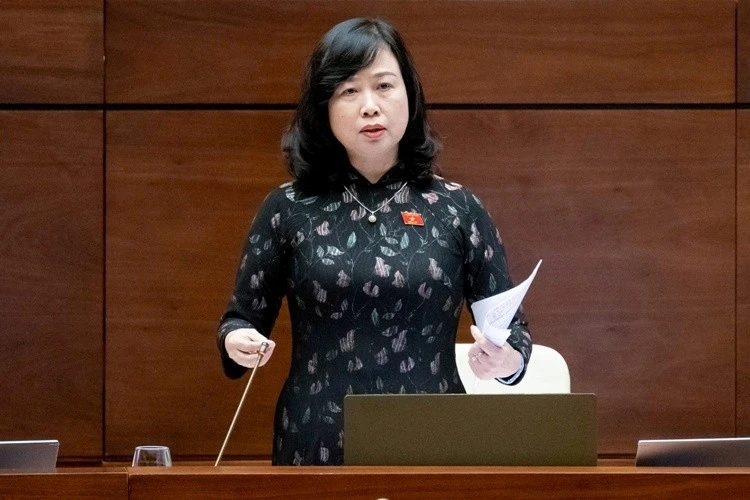 Bộ trưởng Bộ Y tế Đào Hồng Lan tham gia giải trình tại Phiên họp. Ảnh: TL.