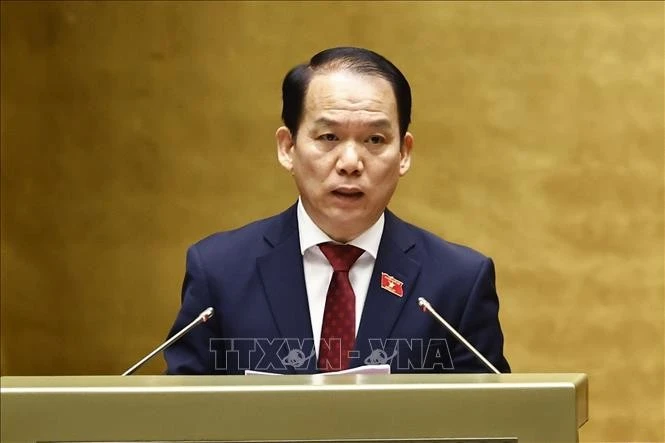 Chủ nhiệm Ủy ban Pháp luật và Tư pháp của Quốc hội Hoàng Thanh Tùng trình bày Báo cáo thẩm tra. Ảnh: Doãn Tấn/TTXVN