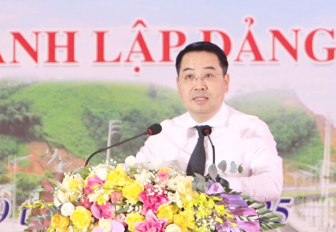 Đồng chí Nguyễn Tuấn Anh, Phó Bí thư Tỉnh ủy, Chủ tịch UBND tỉnh Yên Bái phát biểu tại buổi lễ. yb2.jpg