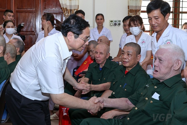 Thủ tướng Chính phủ Phạm Minh Chính thăm, tặng quà tại Trung tâm Điều dưỡng thương binh Kim Bảng, Hà Nam - Ảnh: VGP/Nhật Bắc Thủ tướng Chính phủ Phạm Minh Chính thăm, tặng quà tại Trung tâm Điều dưỡng thương binh Kim Bảng, Hà Nam - Ảnh: VGP/Nhật Bắc