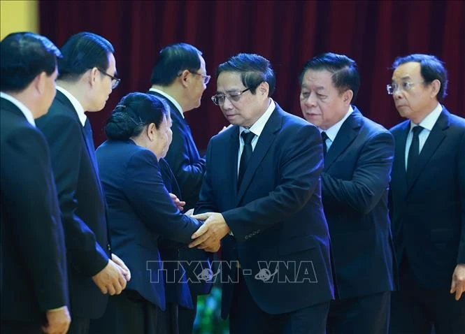 Thủ tướng Phạm Minh Chính chia buồn cùng gia đình nguyên Chủ tịch Đảng Nhân dân Cách mạng Lào, nguyên Chủ tịch nước Lào Khamtay Siphandone. Ảnh: Dương Giang/TTXVN