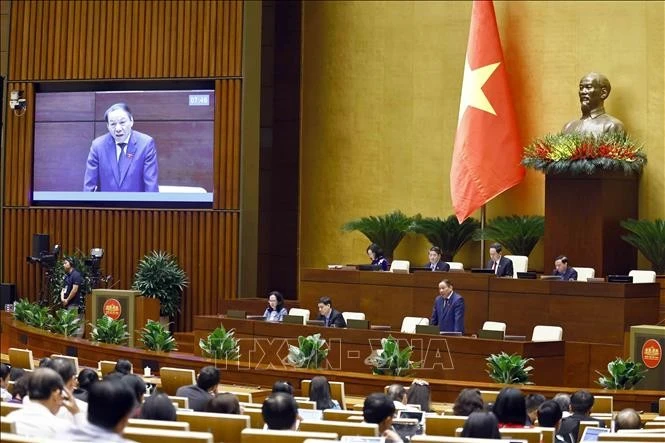 Bộ trưởng Bộ Văn hóa, Thể thao và Du lịch Nguyễn Văn Hùng giải trình, làm rõ một số vấn đề đại biểu Quốc hội nêu. Ảnh: Doãn Tấn/TTXVN