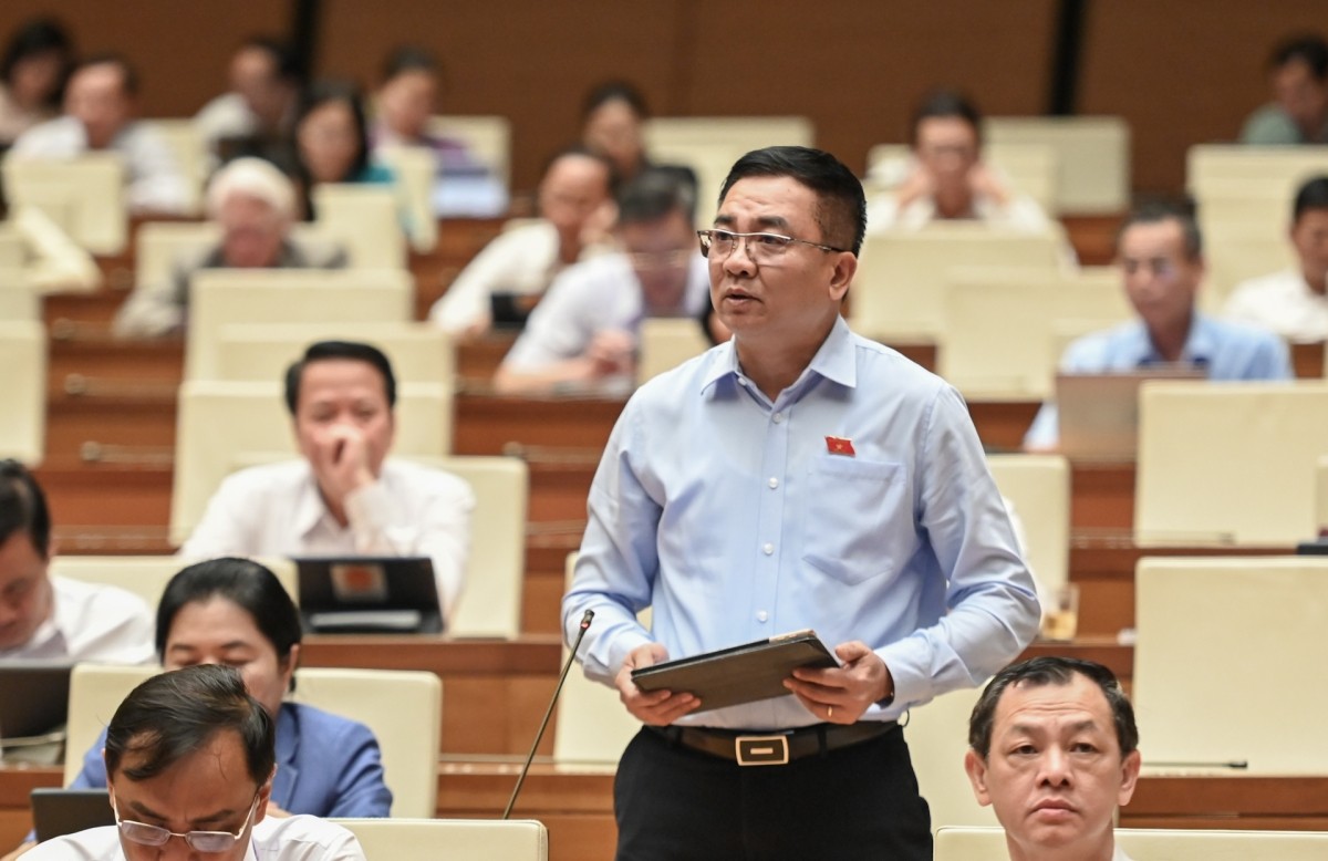 Đại biểu Quốc hội thảo luận về Nghị quyết thí điểm cơ chế, chính sách đặc thù phát triển nhà ở xã hội. Đại biểu Quốc hội thảo luận về Nghị quyết thí điểm cơ chế, chính sách đặc thù phát triển nhà ở xã hội.