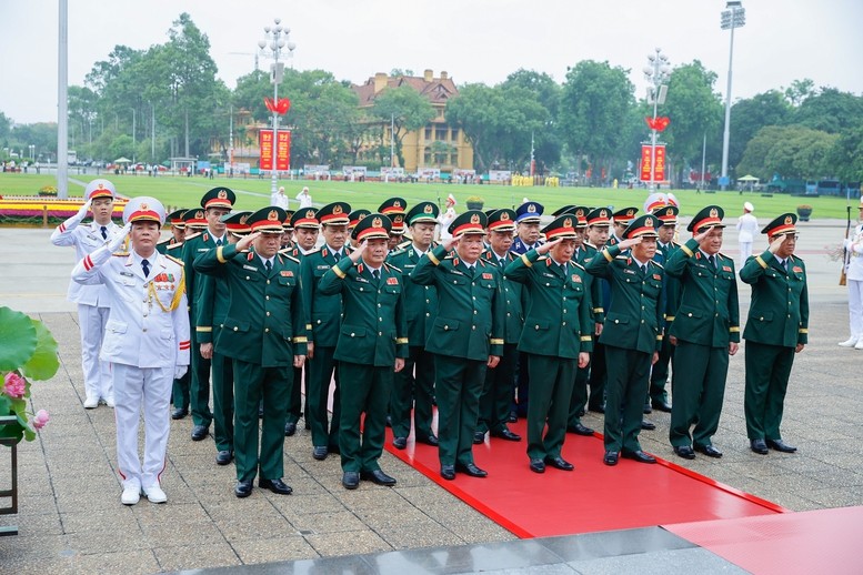 Đoàn đại biểu Quân ủy Trung ương - Bộ Quốc phòng vào Lăng viếng Bác - Ảnh: VGP/Nhật Bắc Đoàn đại biểu Quân ủy Trung ương - Bộ Quốc phòng vào Lăng viếng Bác - Ảnh: VGP/Nhật Bắc