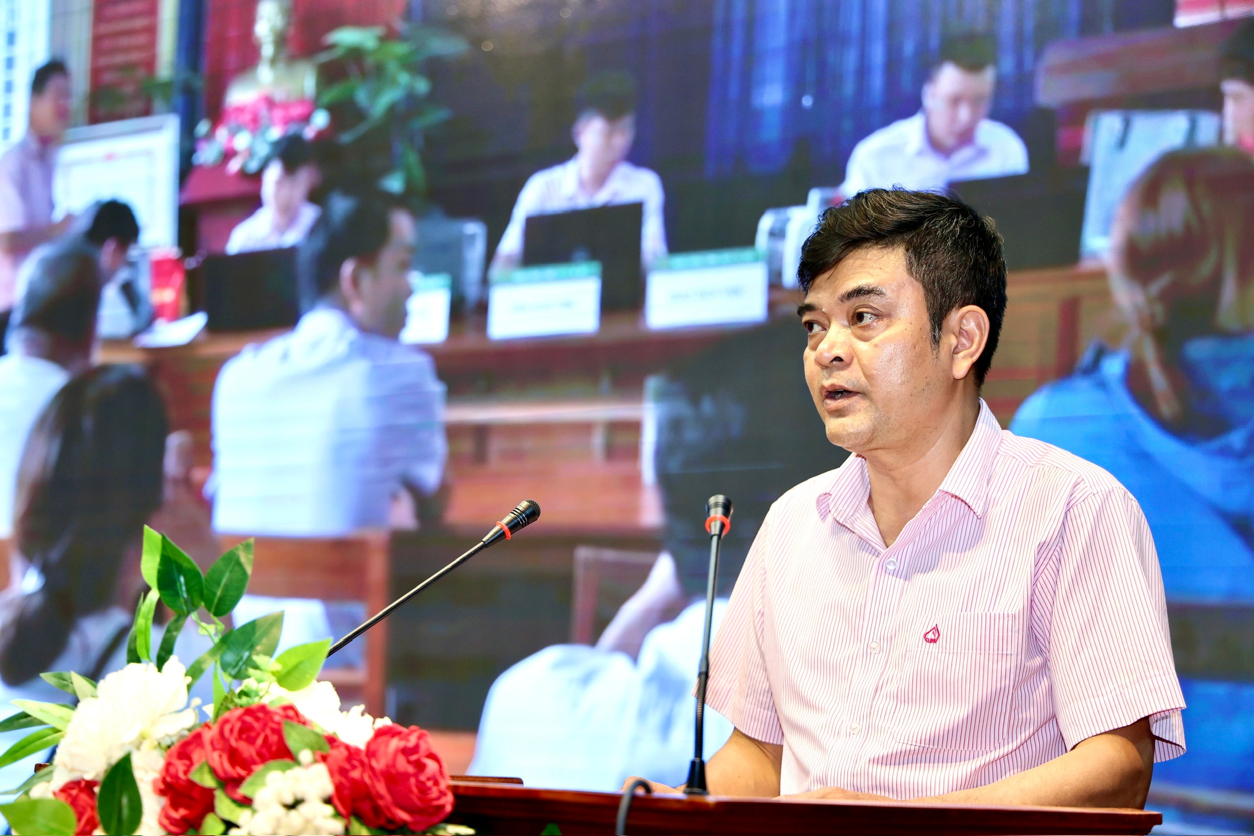 Đại biểu chia sẻ kinh nghiệm trong quá trình thực hiện 3 chương trình mục tiêu quốc gia giai đoạn 2021 - 2025. dai-bieu-tham-luan-chia-se-kinh-nghiem.jpg