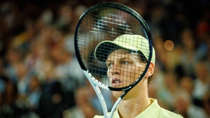 Sinner tại giải Australia Mở rộng 2025, trên sân Rod Laver, Melbourne. Ảnh: Reuters