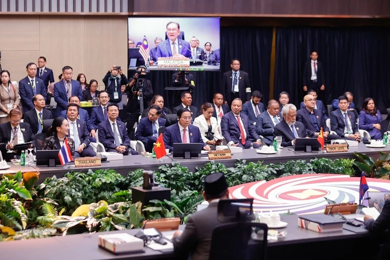 Thủ tướng Chính phủ Phạm Minh Chính dẫn đầu Đoàn đại biểu cấp cao Việt Nam tham dự hội nghị - Ảnh: VGP/Nhật Bắc