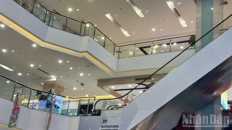 Bên trong Tasco Mall, Gia Lâm, Hà Nội.