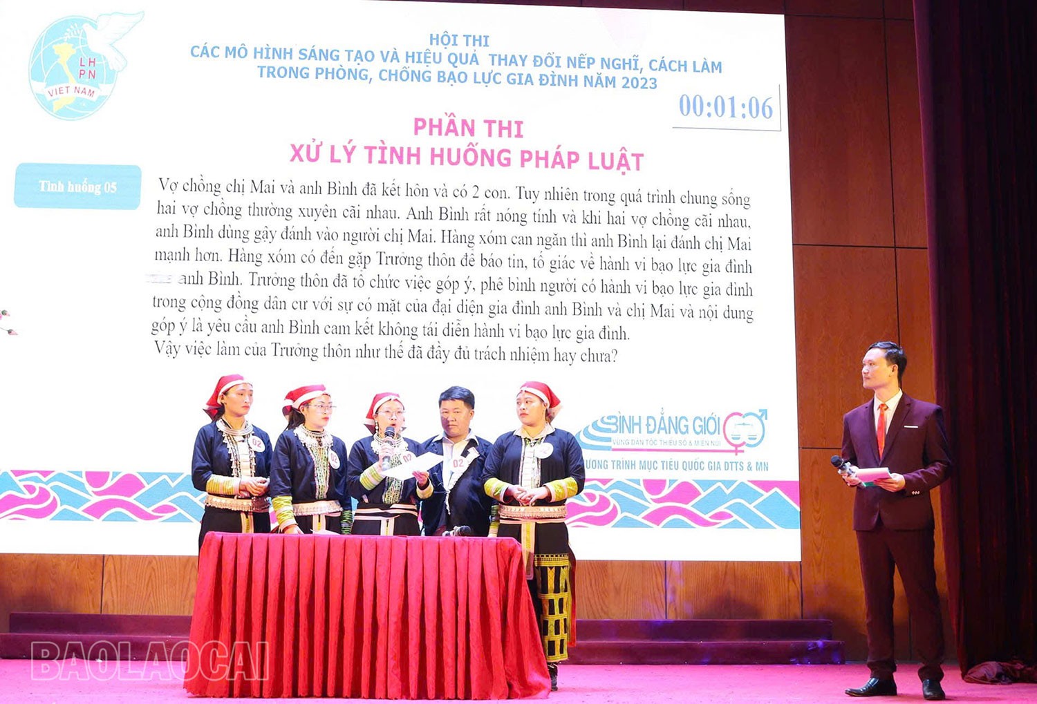 Phụ nữ tự tin thể hiện bản thân và tích cực tham gia vào các hoạt động bảo vệ phụ nữ và trẻ em. 21.jpg
