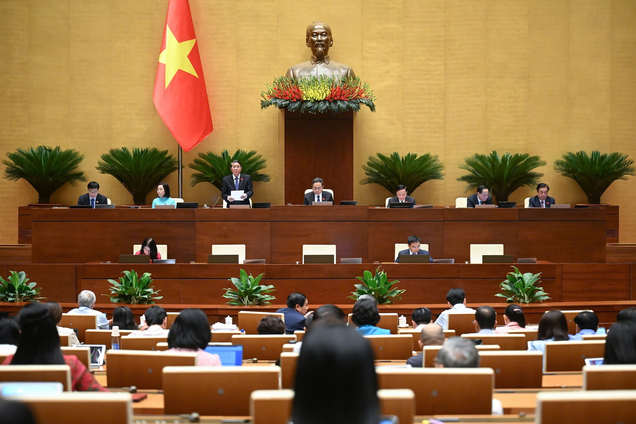 Phó Chủ tịch Quốc hội Nguyễn Đức Hải điều hành Phiên họp. 170620250634-170620250112-anh-1.jpg