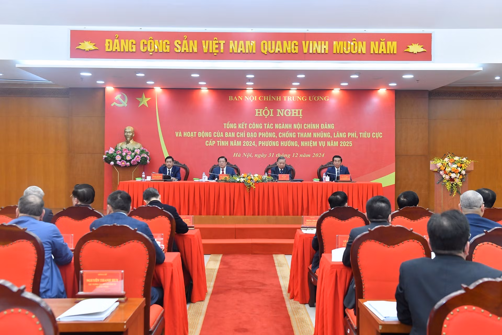 Tổng Bí thư Tô Lâm và các đồng chí lãnh đạo Ban Nội chính Trung ương chủ trì hội nghị. (Ảnh: Báo Nhân Dân)