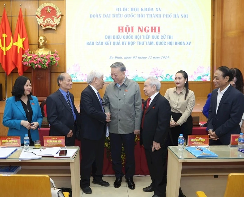 Tổng Bí thư Tô Lâm và Bí thư Thành ủy Hà Nội Bùi Thị Minh Hoài với cử tri Đơn vị bầu cử số 1.