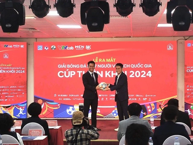 Giải bóng đá nữ 7 người vô địch Quốc gia đầu tiên tại Việt Nam sẽ có 8 đội tham gia tranh tài.