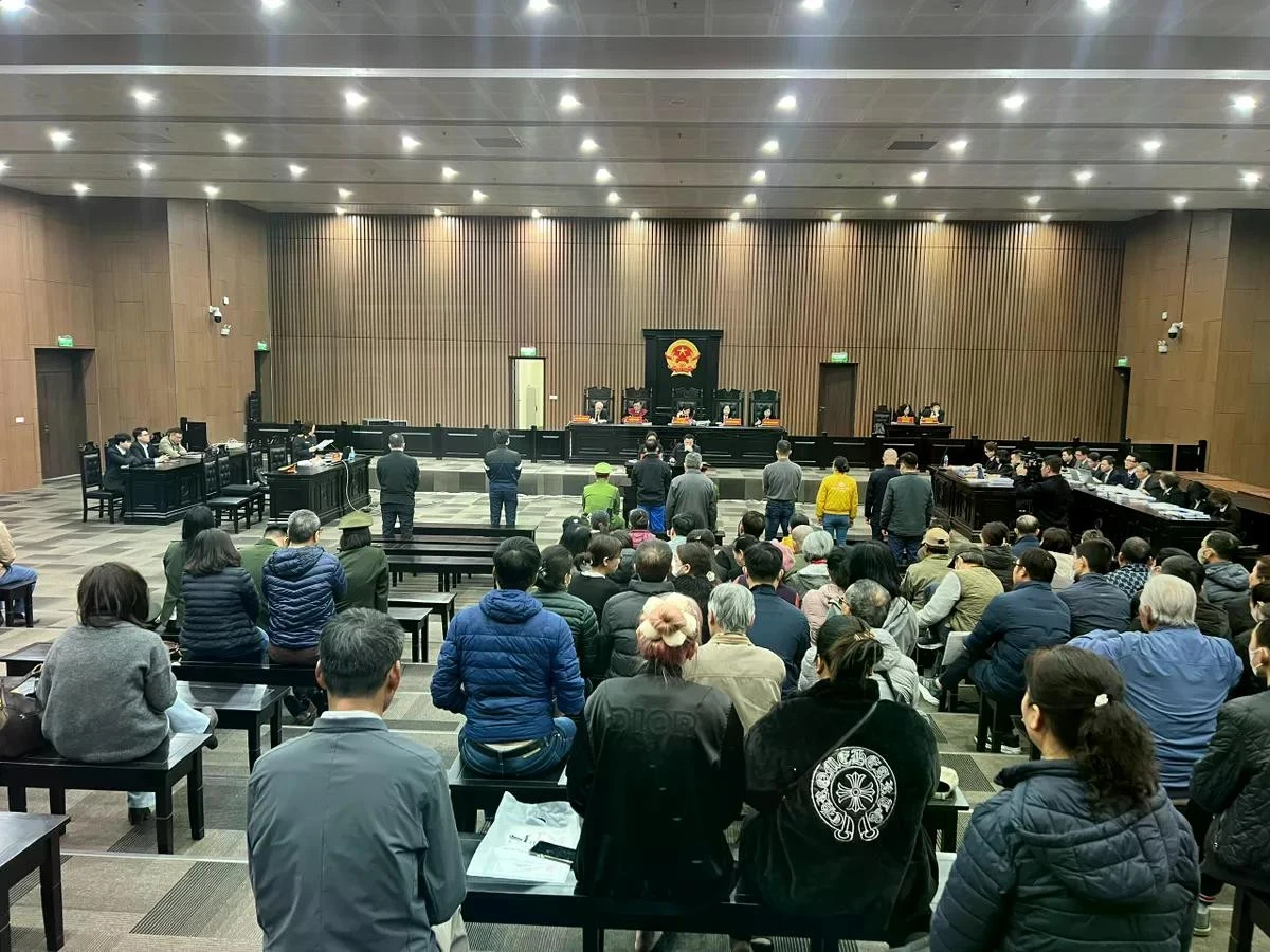 Quang cảnh phiên tòa xét xử sơ thẩm vụ cháy chung cư mini khiến 56 người thiệt mạng. Ảnh: Phùng Anh