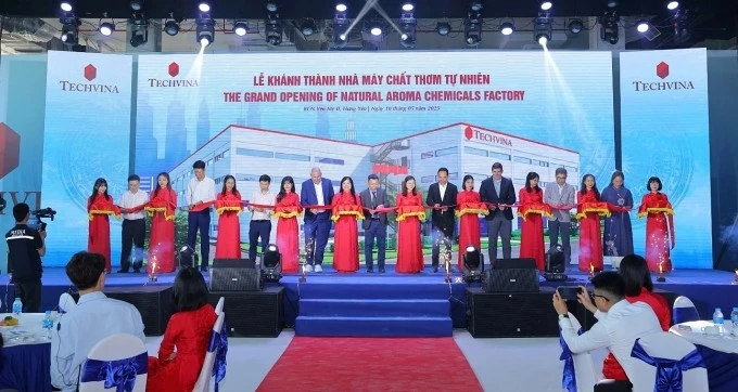 Ban lãnh đạo Techvina cùng khách mời cắt băng khánh thành tại sự kiện. Ảnh: Techvina