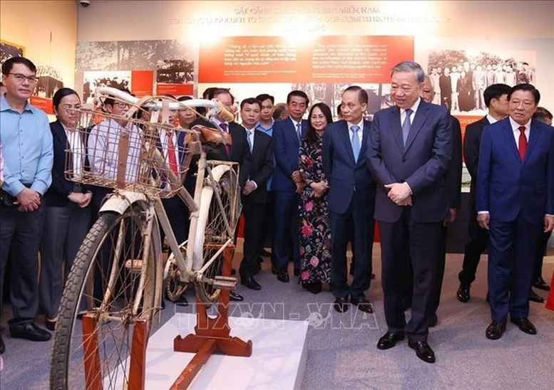 Tổng Bí thư Tô Lâm dự khai mạc Triển lãm 'Tổng Bí thư Nguyễn Văn Linh - Cuộc đời và sự nghiệp'- Ảnh 3.