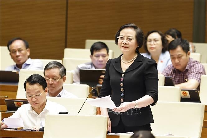 Bộ trưởng Bộ Nội vụ Phạm Thị Thanh Trà phát biểu giải trình, làm rõ một số vấn đề đại biểu Quốc hội nêu. Ảnh: Doãn Tấn/TTXVN Bộ trưởng Bộ Nội vụ Phạm Thị Thanh Trà phát biểu giải trình, làm rõ một số vấn đề đại biểu Quốc hội nêu. Ảnh: Doãn Tấn/TTXVN
