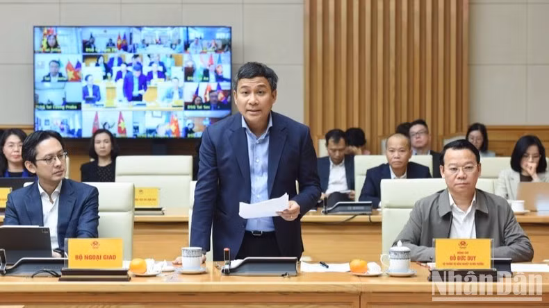 Thứ trưởng Thường trực Ngoại giao Nguyễn Minh Vũ phát biểu ý kiến (Ảnh: TRẦN HẢI).