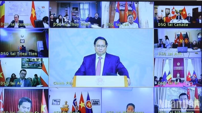 Hội nghị được truyền trực tuyến tới các cơ quan đại diện Việt Nam ở nước ngoài (Ảnh: TRẦN HẢI).