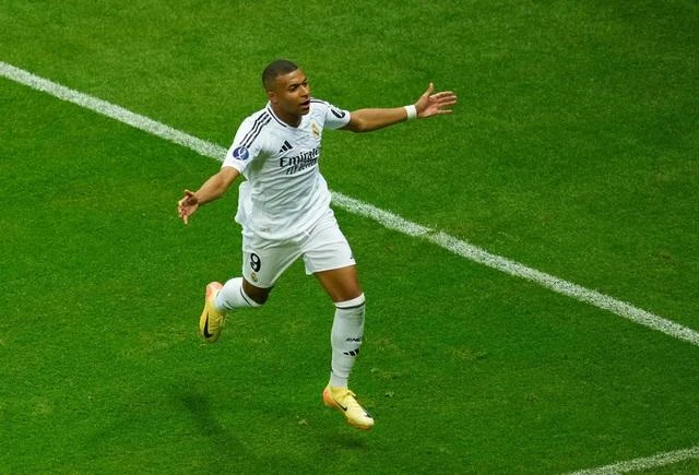 Kylian Mbappe ghi bàn ở trận đấu đầu tiên tại Real Madrid.